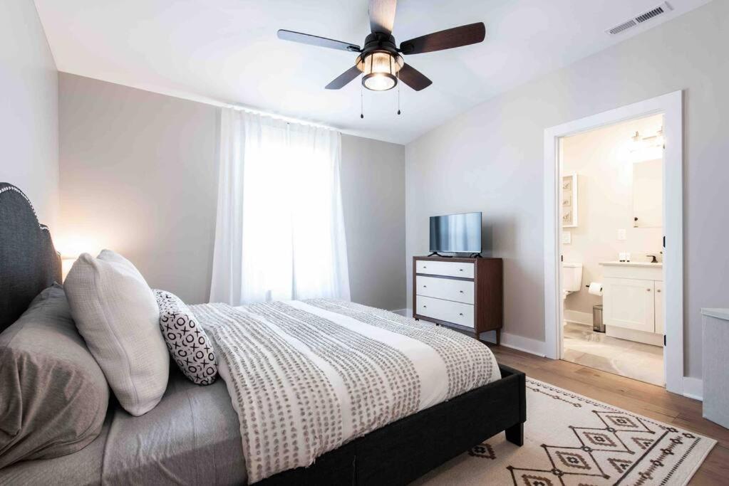 Newly Renovated 3 Bedroom Shelby Park Home **Free Parking** Louisville Buitenkant foto