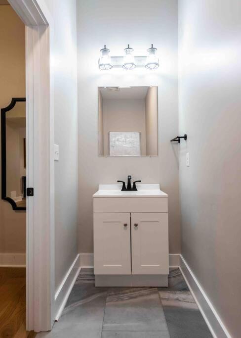 Newly Renovated 3 Bedroom Shelby Park Home **Free Parking** Louisville Buitenkant foto