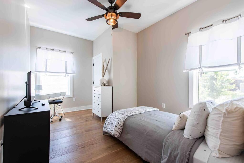 Newly Renovated 3 Bedroom Shelby Park Home **Free Parking** Louisville Buitenkant foto