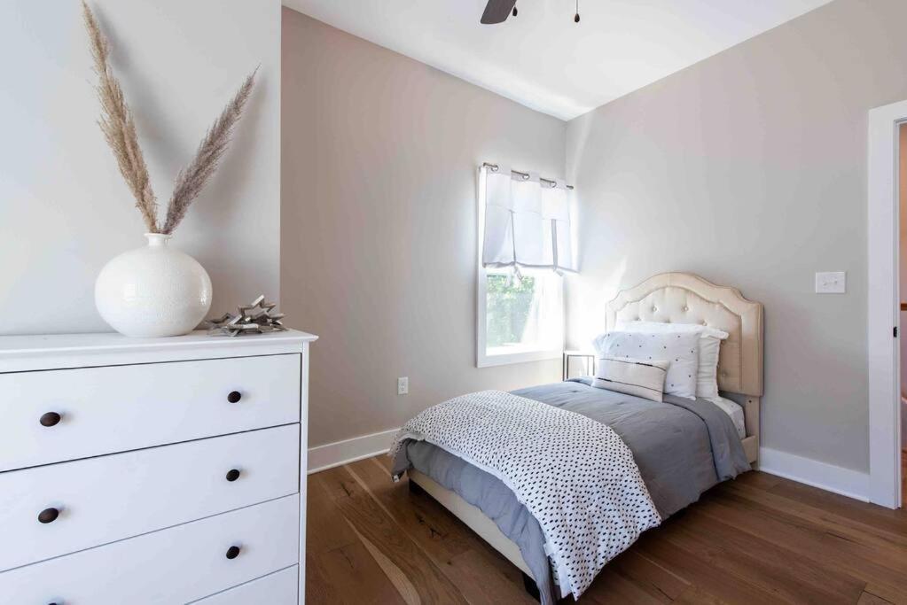 Newly Renovated 3 Bedroom Shelby Park Home **Free Parking** Louisville Buitenkant foto