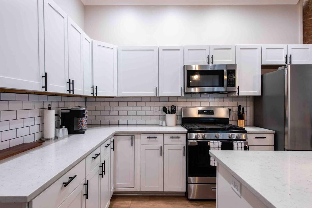 Newly Renovated 3 Bedroom Shelby Park Home **Free Parking** Louisville Buitenkant foto