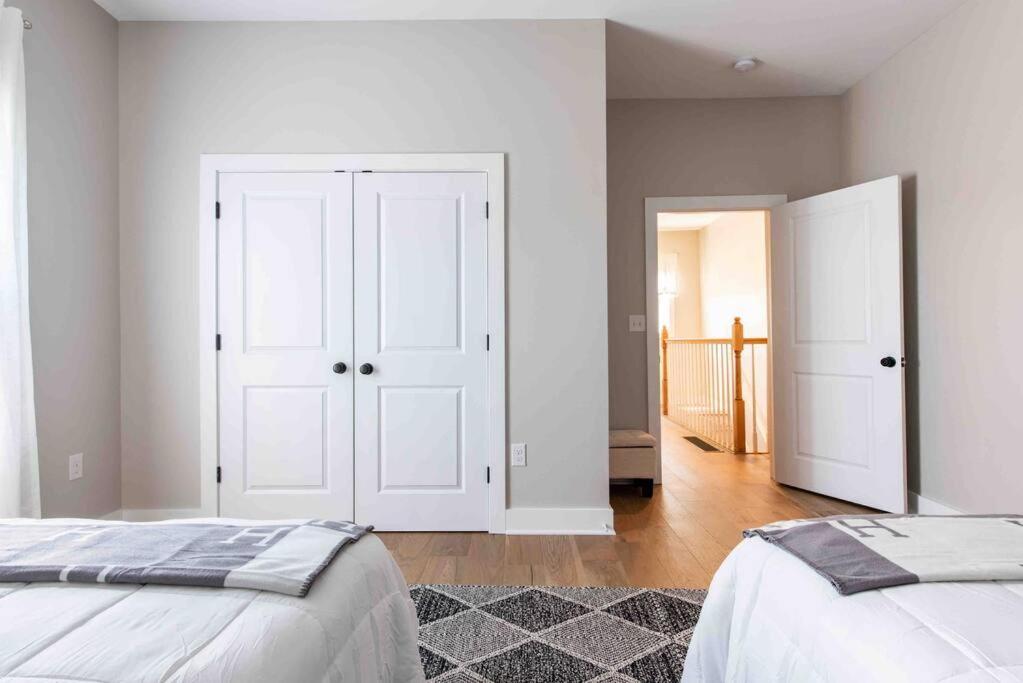 Newly Renovated 3 Bedroom Shelby Park Home **Free Parking** Louisville Buitenkant foto
